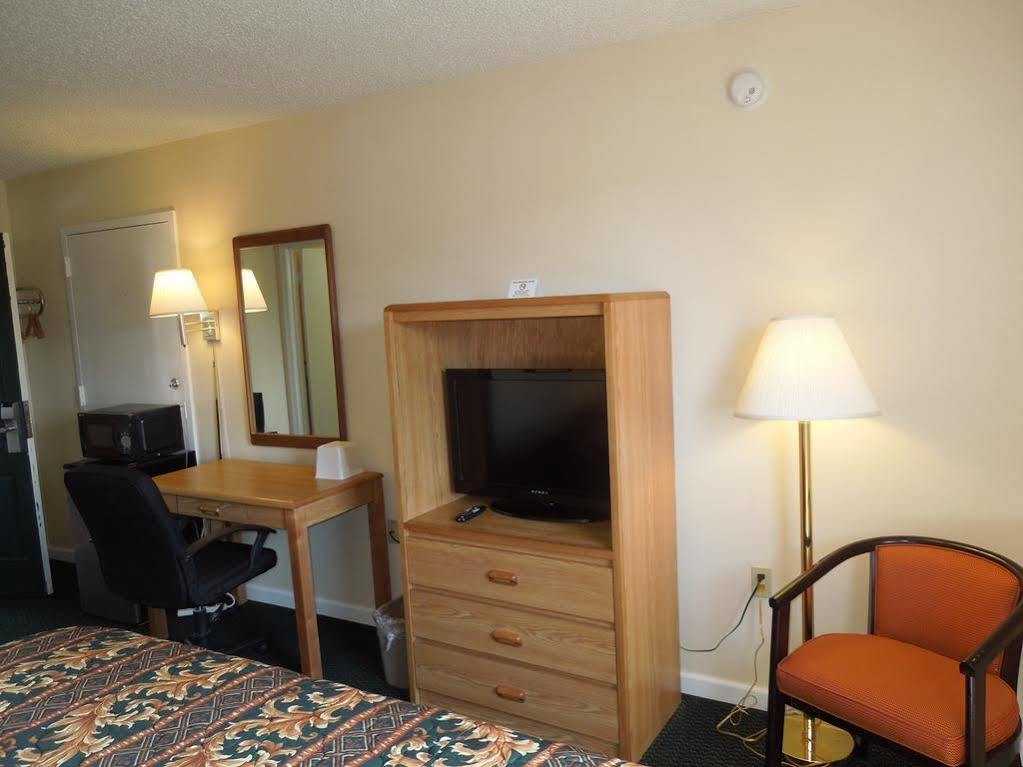 Knights Inn Bristol Levittown Luaran gambar